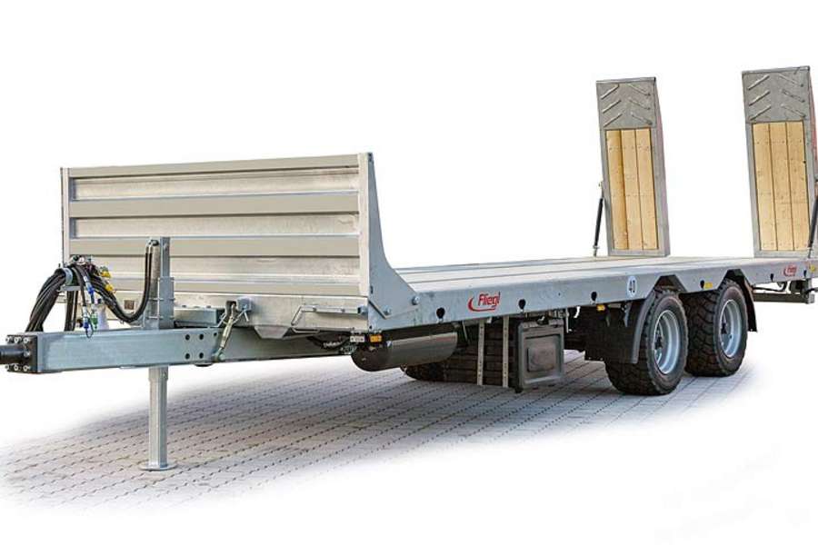  Platform trailer with drive-on ramps